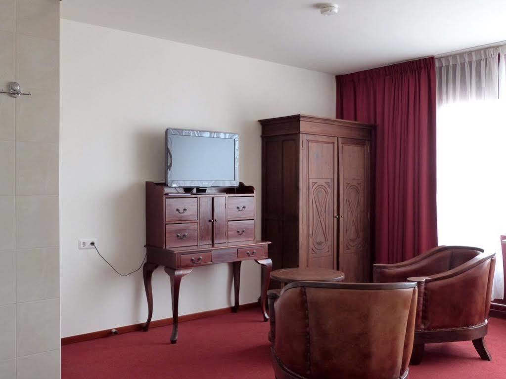 Hotel Wienerhof Ден-Хелдер Экстерьер фото